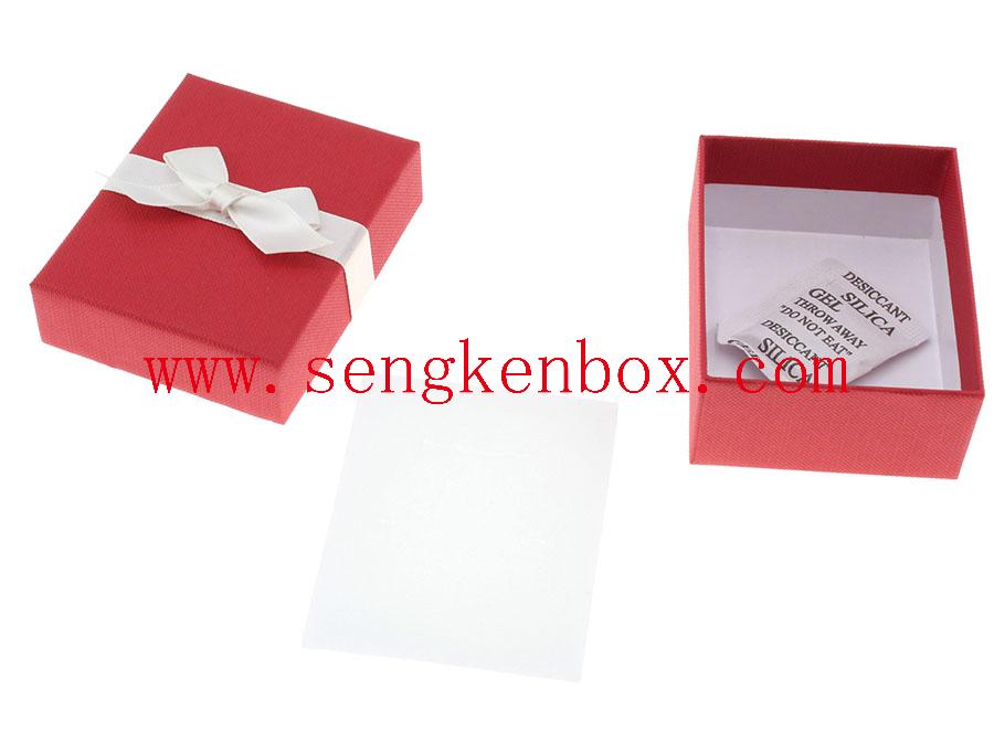 Pudełko kartonowe do pakowania prezentów z biżuterią