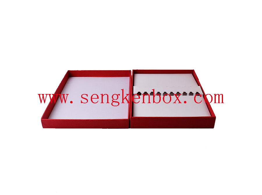 Czerwone antyczne drukowanie papierowe pudełko do pakowania