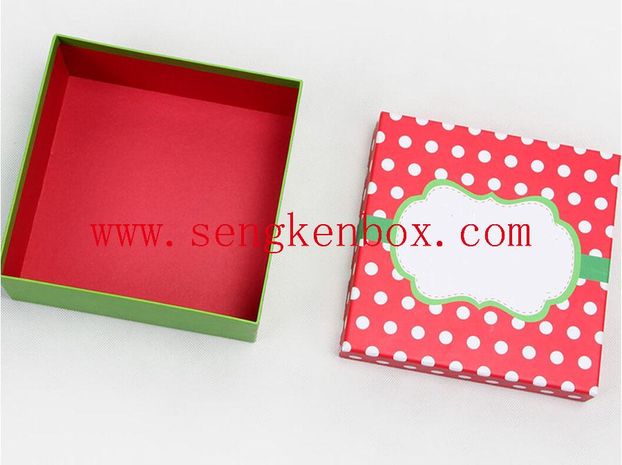 Papierowe pudełko upominkowe w kolorze zielonym