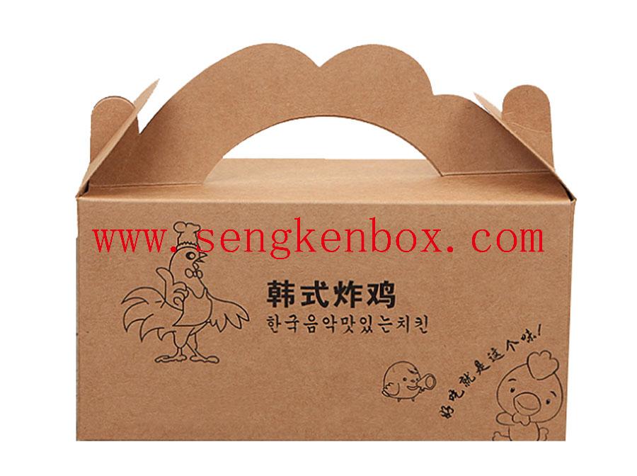 Papierowe pudełko ze smażonym kurczakiem