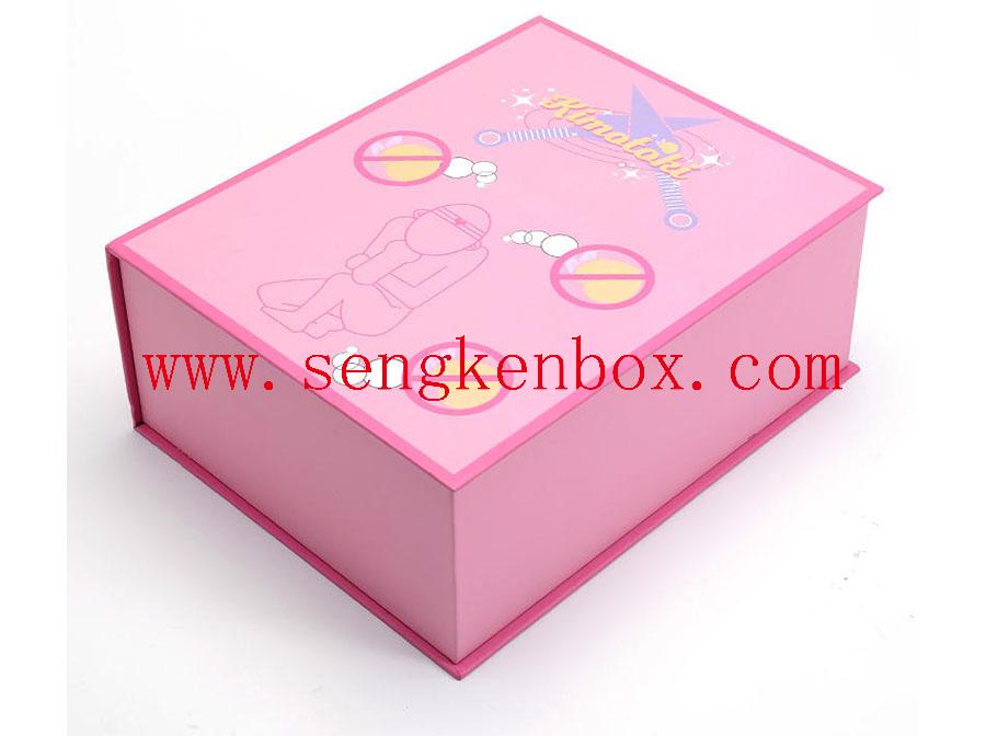 Pudełko prezentowe z różowego papieru składanego