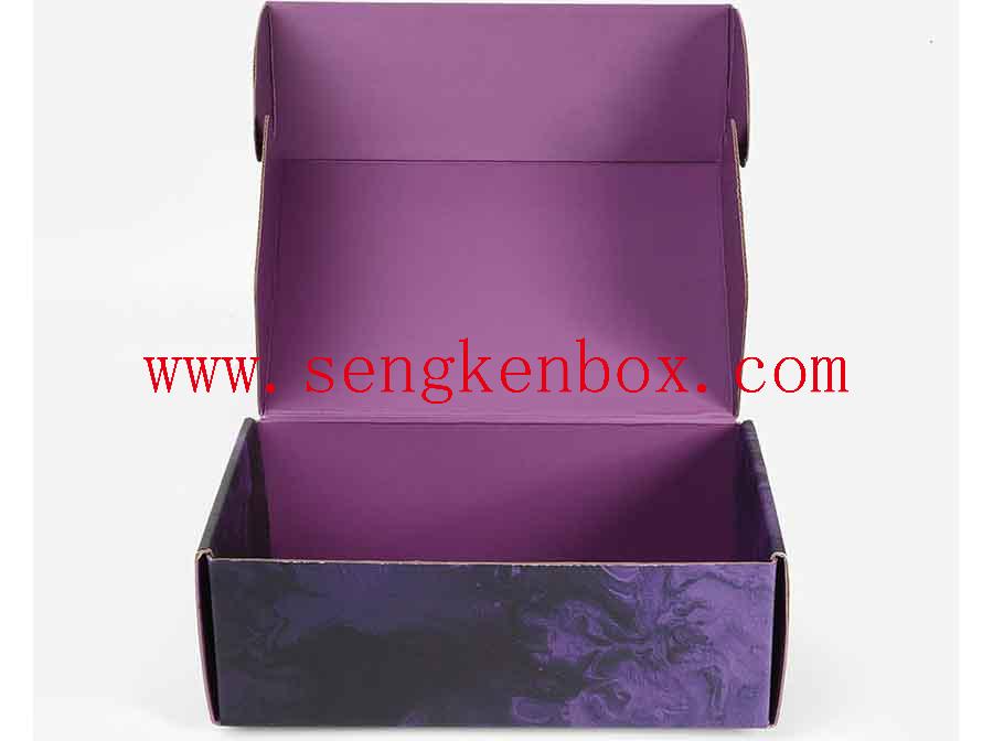 Fioletowe pudełko upominkowe z niestandardowego papieru
